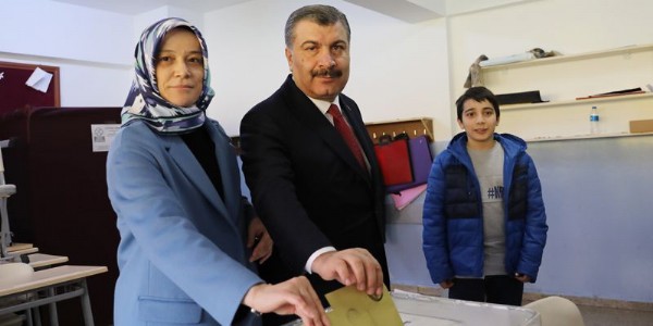 Fahrettin Koca Eşi Kimdir? Hale Koca Kimdir?